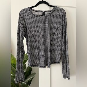 {Lululemon} long sleeve scrunch back top